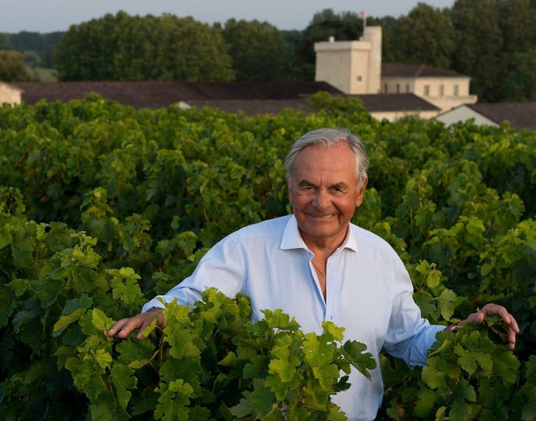 Il Bordeaux non va più di moda: il re degli Chateau cerca vigneti altrove