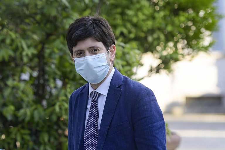 Ristoratori contro Speranza: “azioni inqualificabili, buttate centinaia di euro di merce”