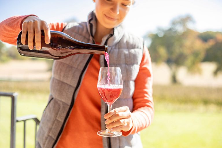 Il vino (naturale) mischiato con l’acqua sta spopolando negli USA