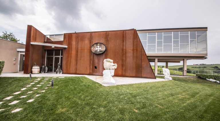 Berlucchi sbarca nell’Oltrepò Pavese: il gigante della franciacorta ha acquistato una storica azienda della zona